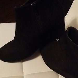 BOOTIES